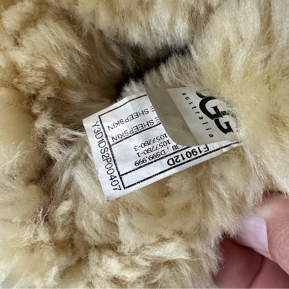 Ugg Mini Bailey Button II Boot chestnut tan sz 6 warm lambswool ankle bootie - Picture 15 of 16